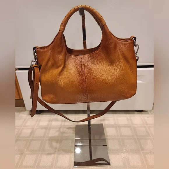 Iswee Leather Shoulder Bag - Picture 2 of 5